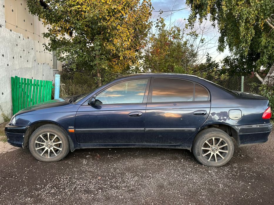 Тойота Авенсис 2001