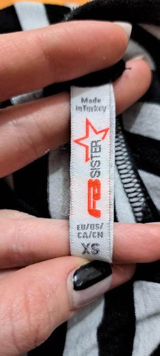 Tricou cu dungi cu umeri goi