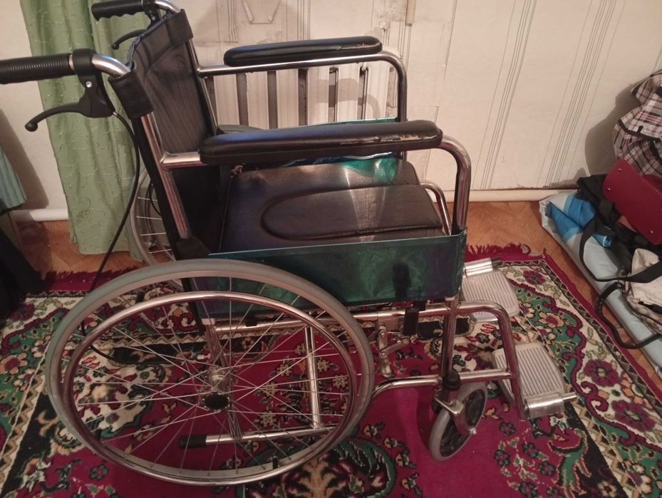 Коляска инвалидная и ходунки для взрослых