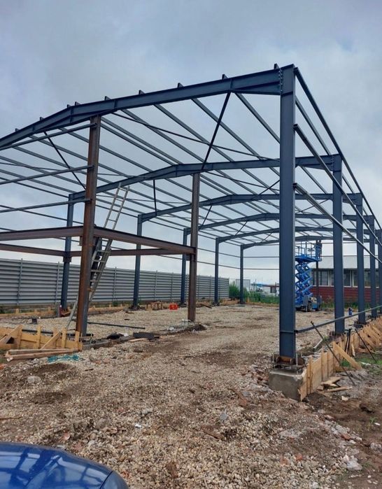Vand hala metalica 12 x 25 x 4H cu panouri sandwich avem si alte dimensiuni