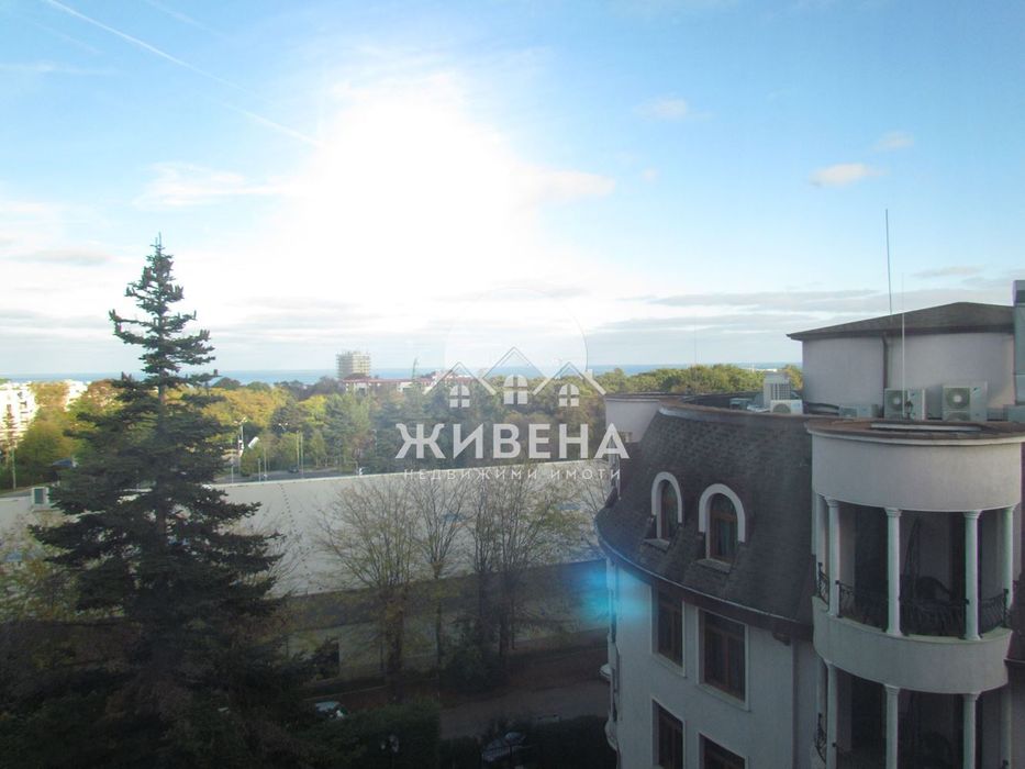 Дава се под наем Тристаен апартамент в к.к. Св.Св. Константин и Елена - 120 кв.м за 947.58 € - Снимка #1