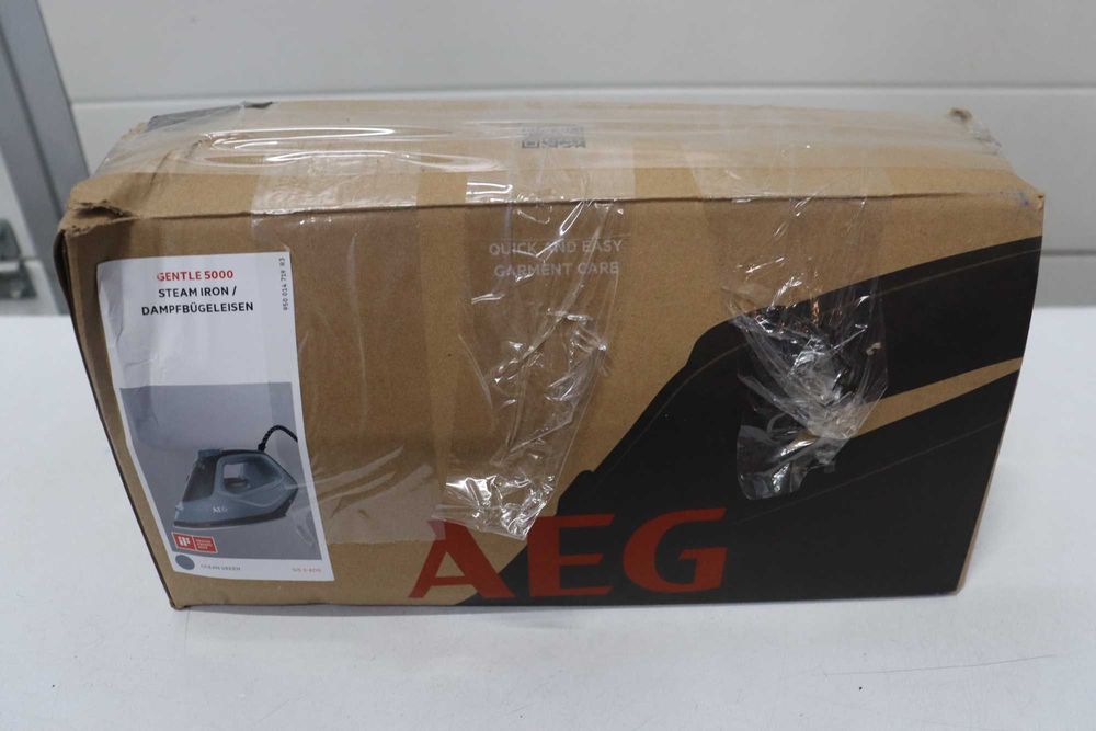 Парна ютия AEG Gentle 5000, 2400 W, 110g парен удар, 250 ml, керамична гладеща плоча