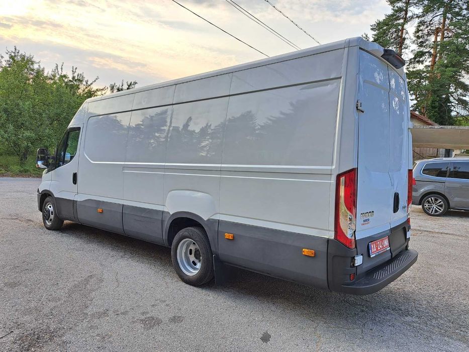 Продавам бус Iveco Daily 35-180 ХЛАДИЛЕН  2017г
