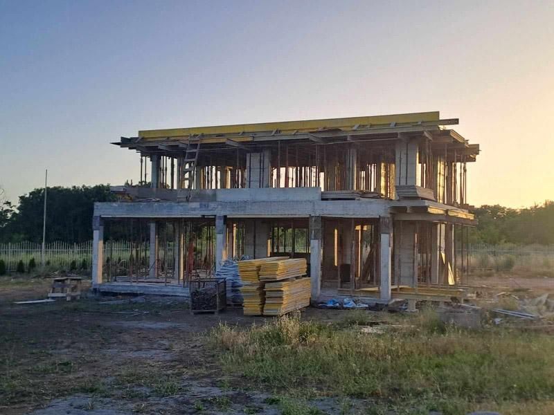 Къща с двор в кв. Сарафово, м. Лахана с АКТ 14 !