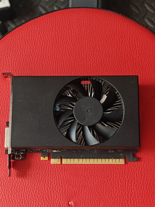 GTX 1650 без захранващ конектор