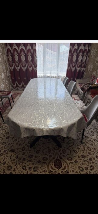 Стол гостевой в хорошем состоянии