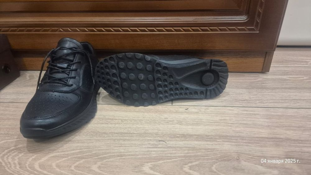 Кожаные кроссовки