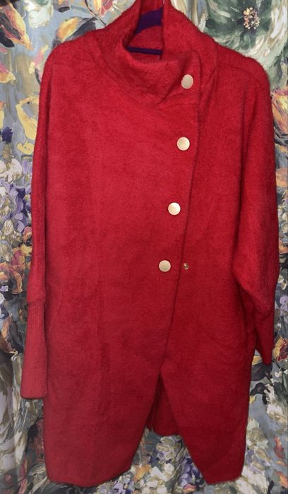Пальто красное новое