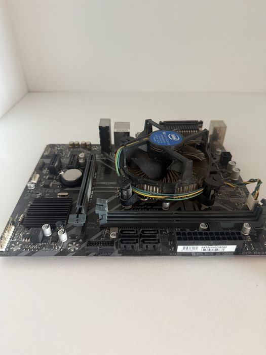 Placă de bază Gigabyte H310M DS2 + Intel Core i5-8600 + Cooler Stock