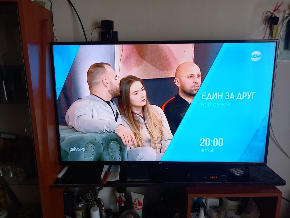 Лед телевизор 43 инча.още в гаранция