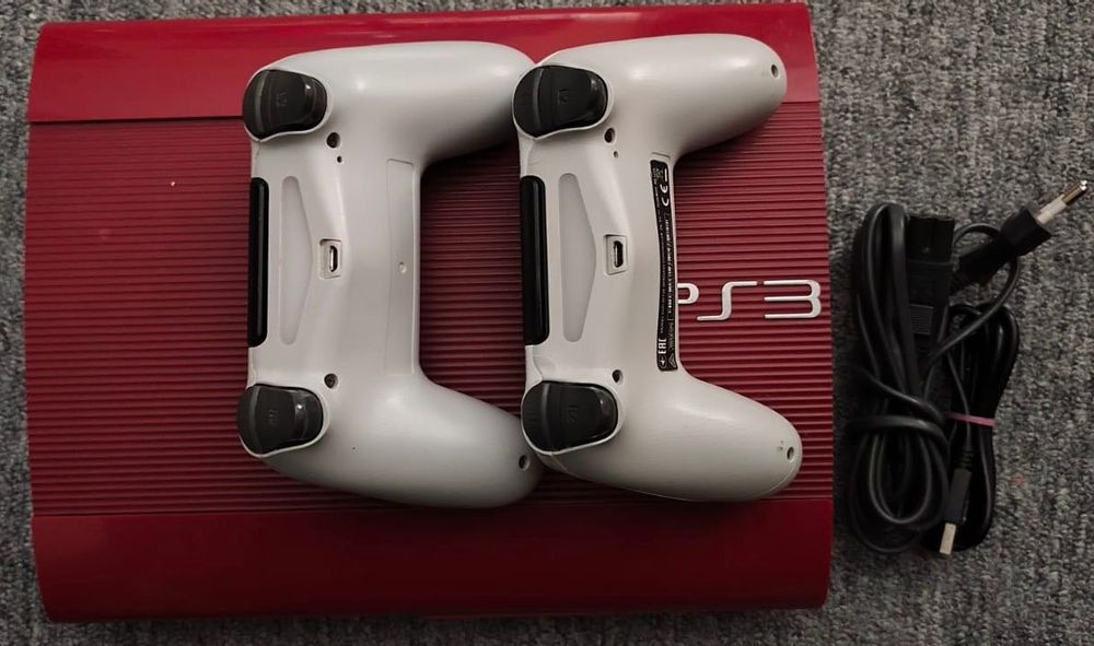 PS 3 roșie 500Gb limit edition