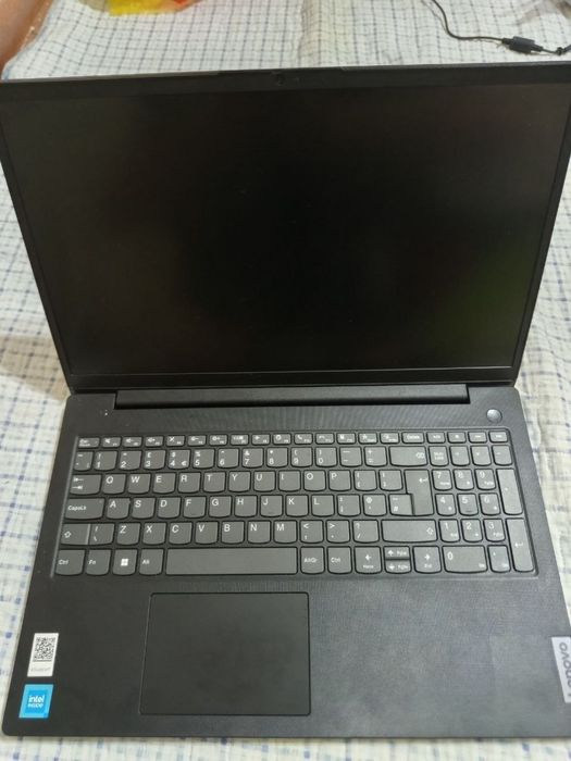 Noutbook Lenovo V15