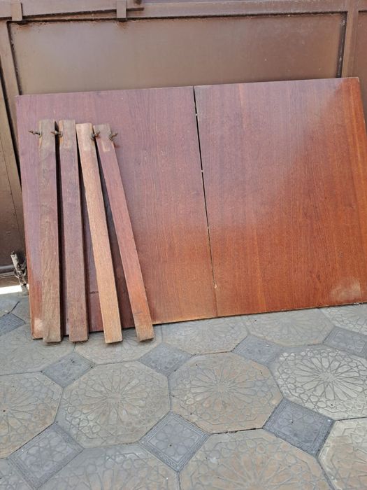 Продается советский стол.