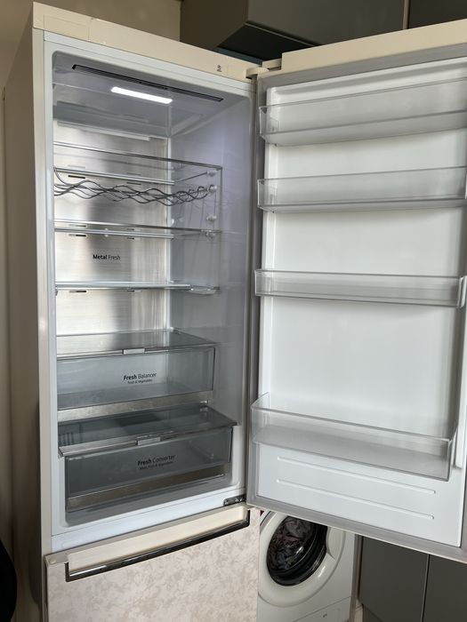 Продам холодильник lg.