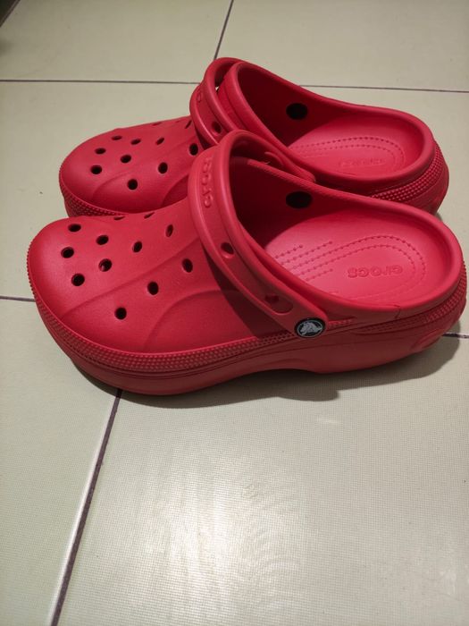 Crocsi noi nouti