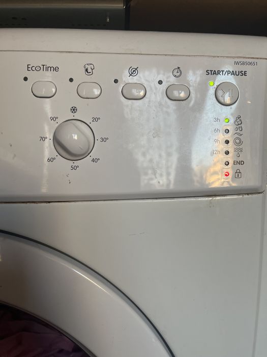 Продавам Пералня Indesit 300 лв