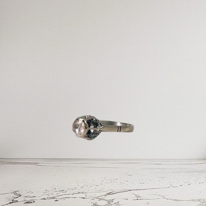 Златен античен пръстен 18к бяло злато и диамант 1кт