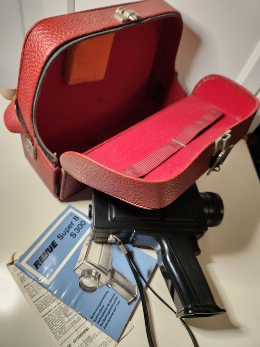 Vand camera Revue Super-8 S300 pt colectie
 comercializat în 1970-71