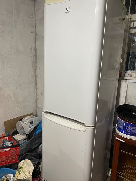 Холодильник indesit
