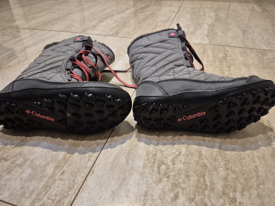 Vând cismulite Columbia mărimea 32