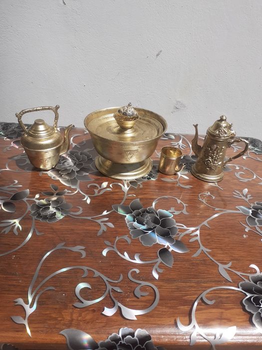 Vase din cupru de colecție culore auriu