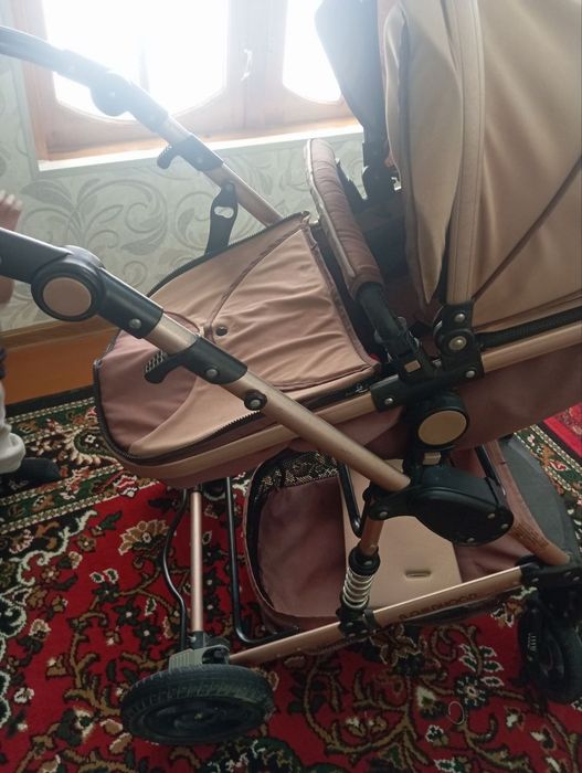 Детский стульчик и коляска