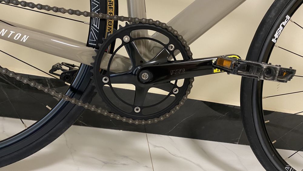 Велосипед трек фикс Aventon