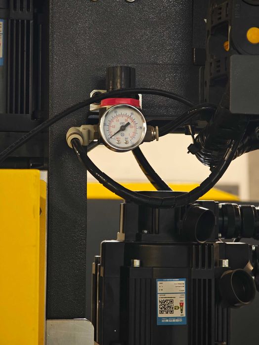 Фрезерный станок с  ЧПУ