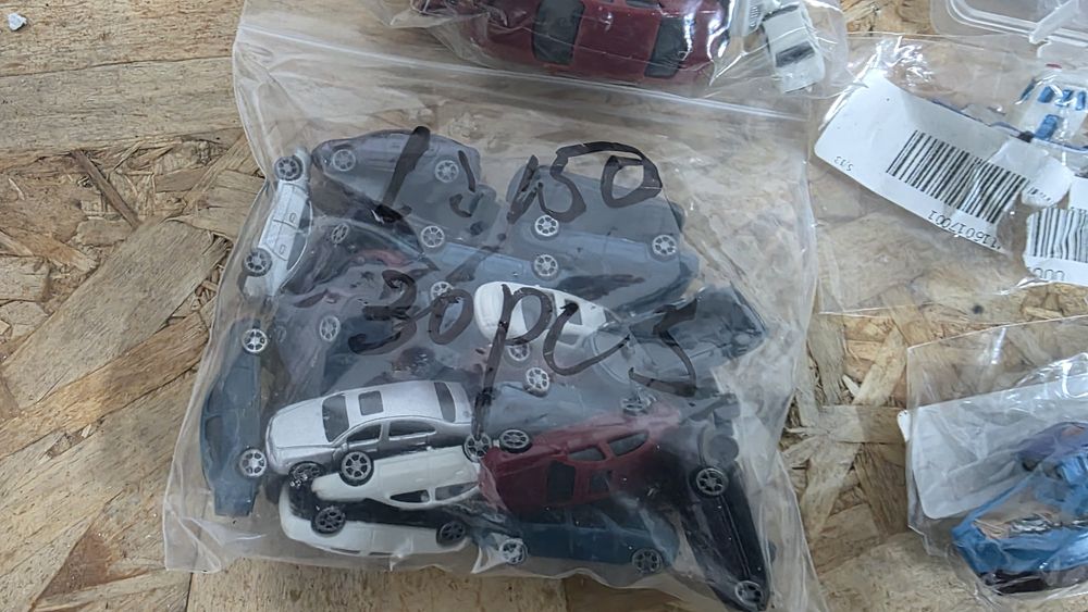 Vand divere materiale pentru lucru cu rasina epoxidica