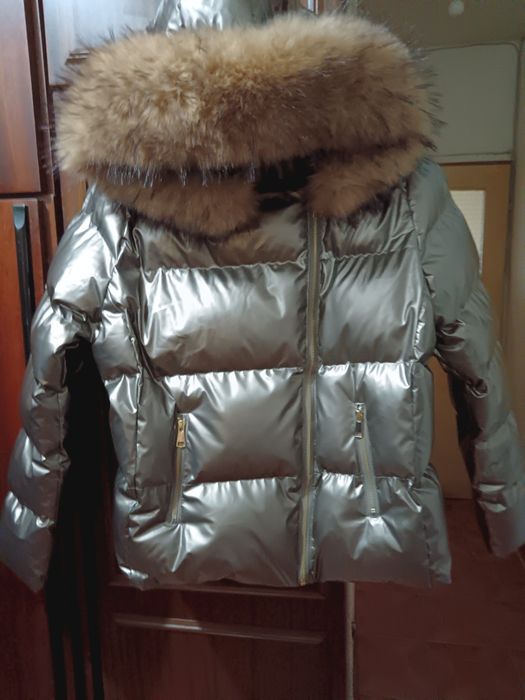 Продавам чисто ново  спорно зимно яке размер XL