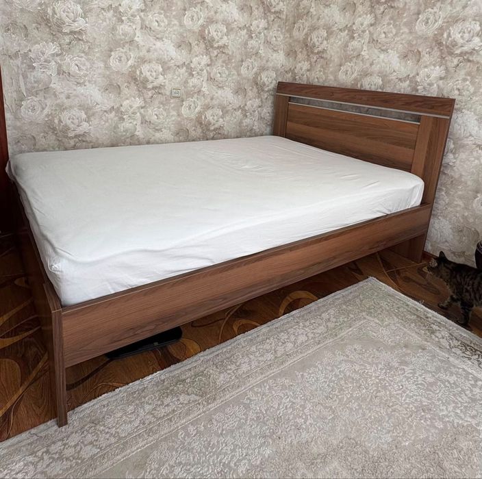 Продам кровать с матрасом!
