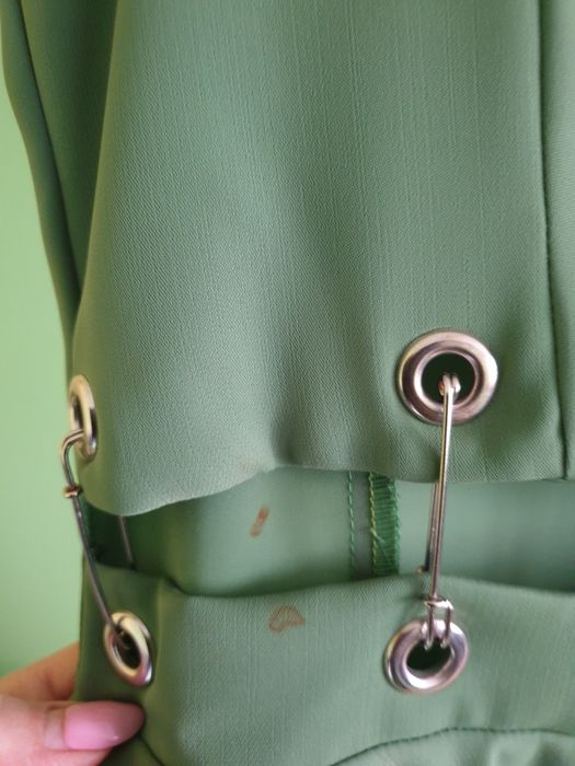 Продавам красив модел зелена рокля