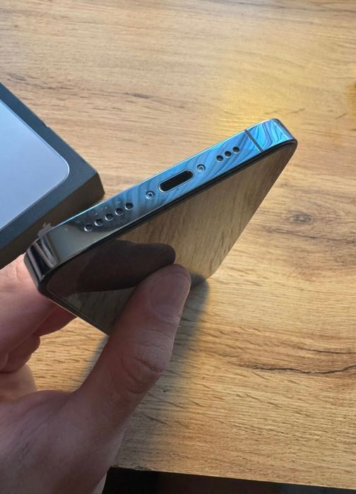 Продавам iphone 13 pro