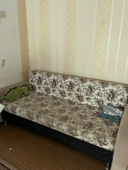 Продается диван в хорошем состоянии.