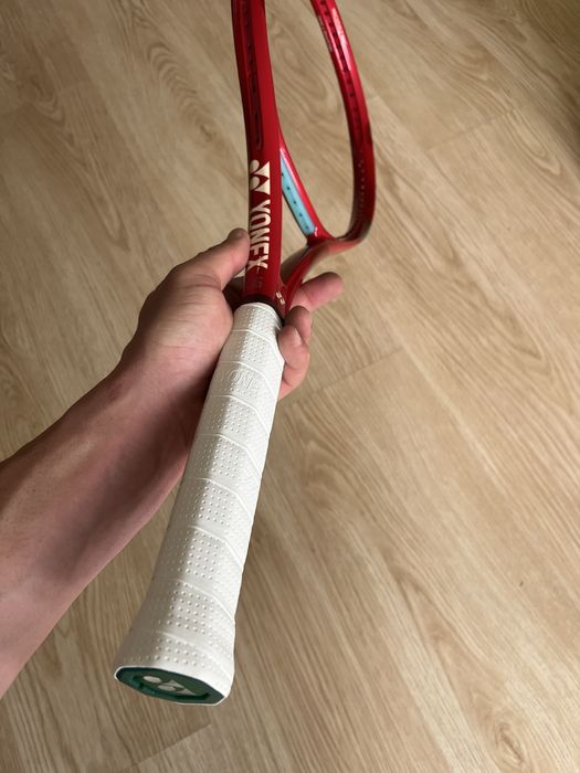 Yonex Vcore 100 2026 Ruby Red (300g)