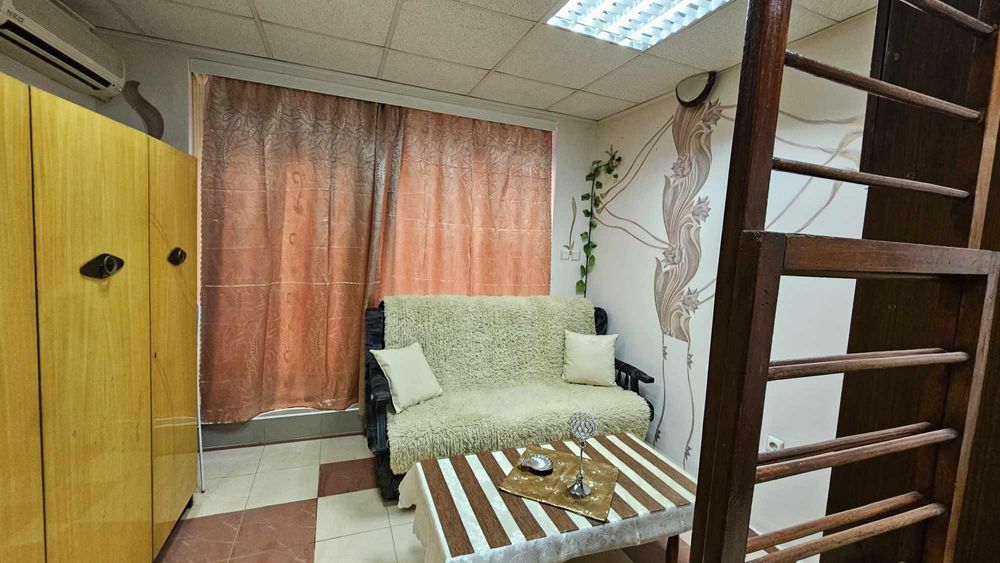 Дава се под наем Едностаен апартамент в Варна, ЖП Гара - 30 кв.м за 300 € - Снимка #1