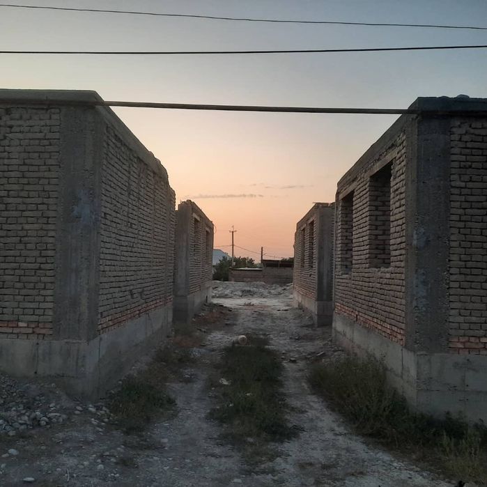 Курилиши тугалланмагам ховли уй