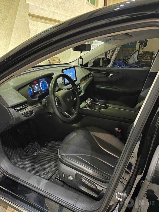 Hongqi EQM5 450km