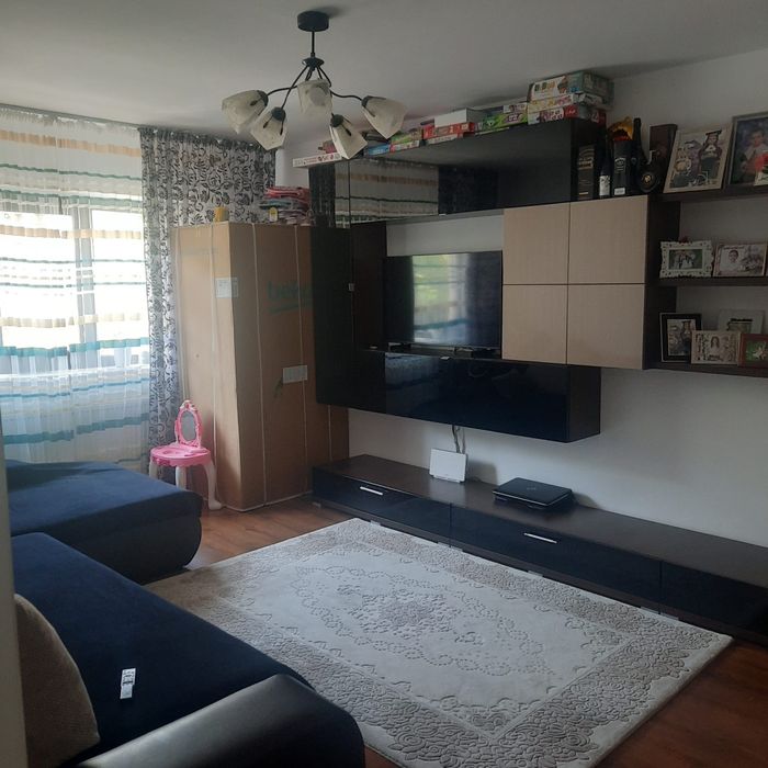 Închiriez apartament 1 mai