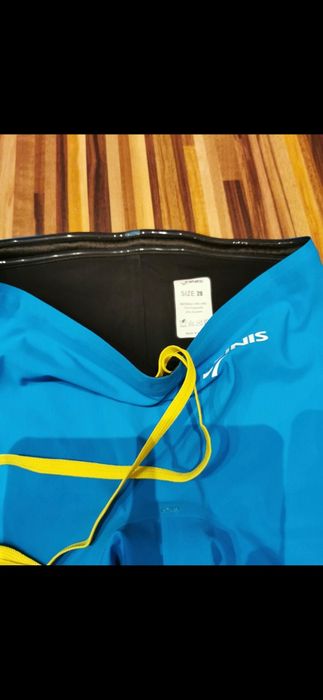 Costum tehnic inot Finis