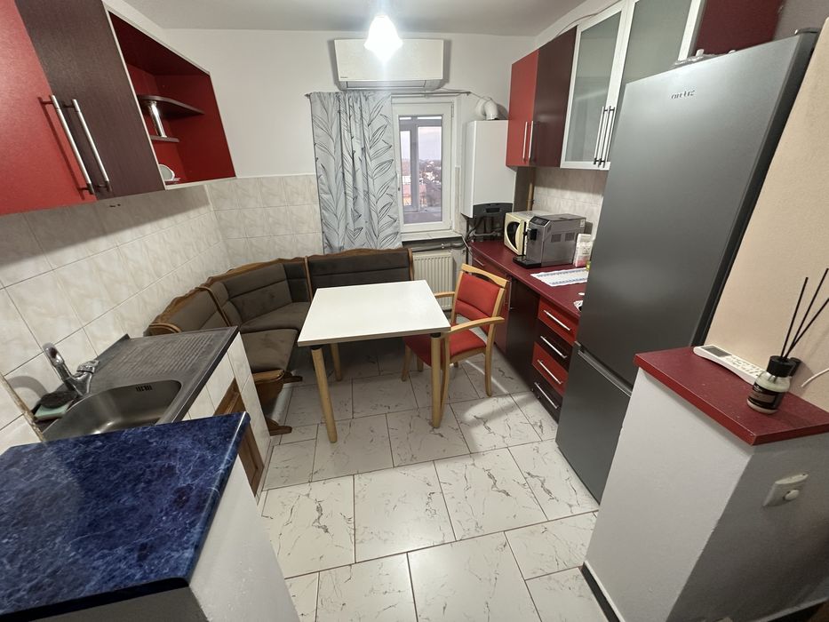Ofer spre inchiriere permanenta sau regim hotelier apartament 2 camere decomandat in Filiasi