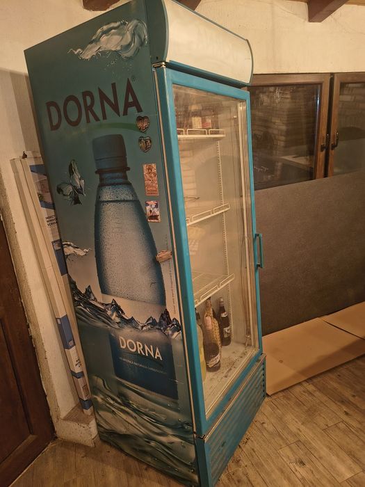 vitrină frigorifică profesională ideală pentru magazin alimentar, bar, restaurant, terasă, fast-food, cafenea sau spațiu comercial.
