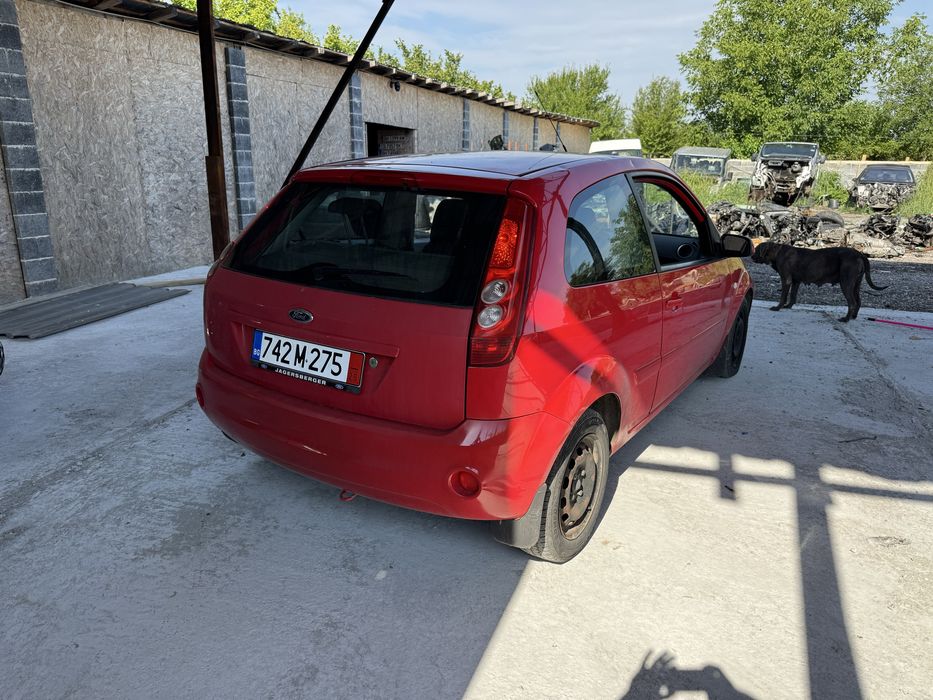 Форд фиеста 1.3 бензин 2008 Г само на части