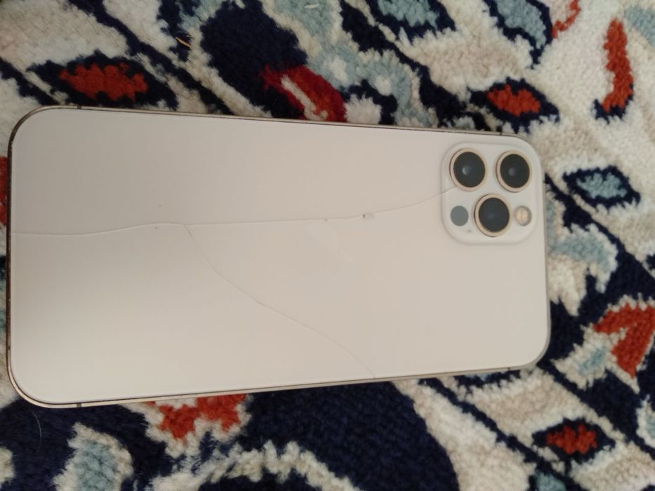 Айфон 12 про.