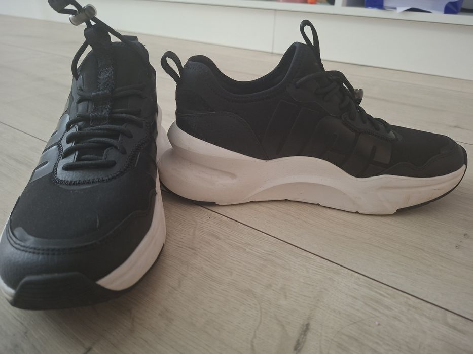Sneakers UGG marimba 40 purtati o singura data, extrem de usori