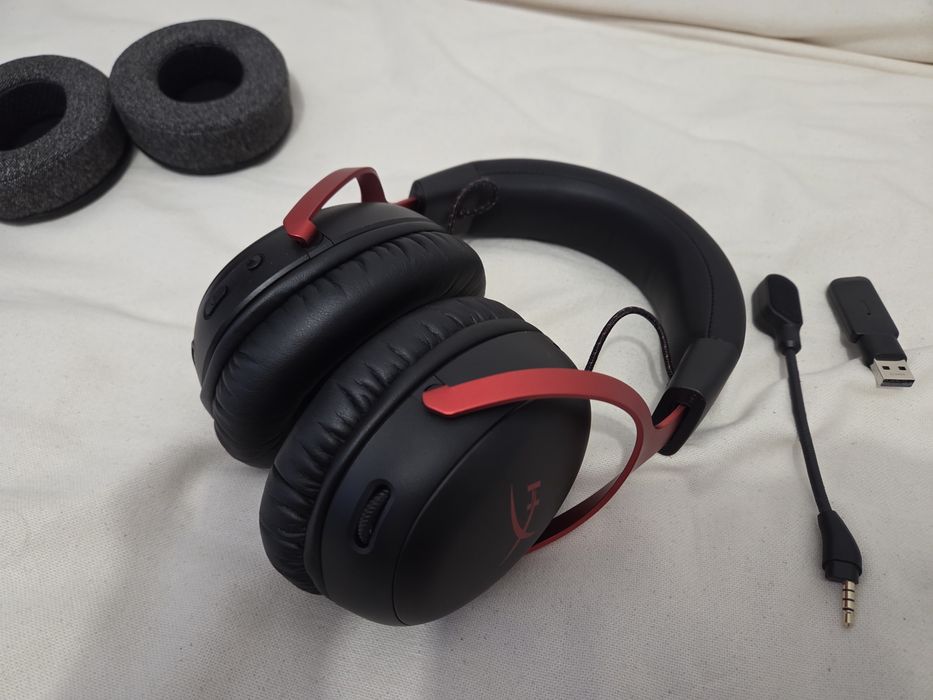 Căști gaming HyperX Cloud III Wireless