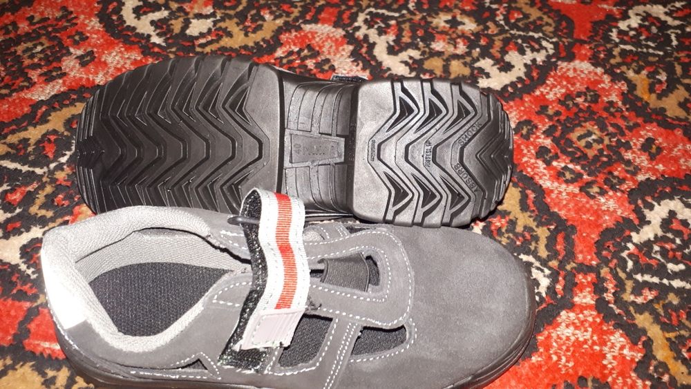 Сандали с защитной пластиной для защиты палцев ноги