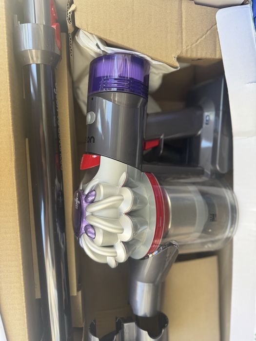 Aspirator mana Dyson V8 ADVANCED - factura garantie 24 luni