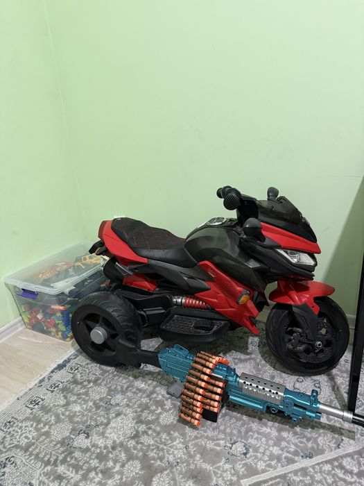 Машина на акумляторе для мальчиков