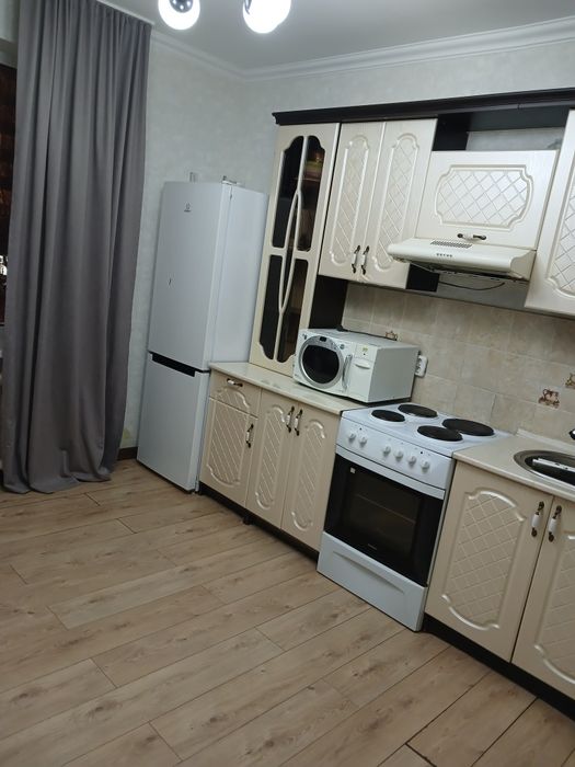 Девушку на подселение